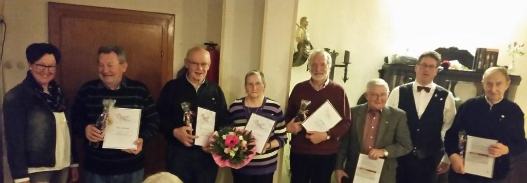 die langjährigen Mitglieder Peter Schwetje, Herbert Uhde, Ilse Reinhardt, Franz Vogdt, Gustav Uhde und Friedrich-Wilhelm Garburg (v.li.) – geehrt von Susanne Thudt und Christian Appun, Foto: F. Appun